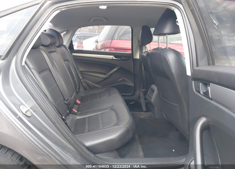 2015 VOLKSWAGEN PASSAT VIN: 1VWAT7A32FC035222