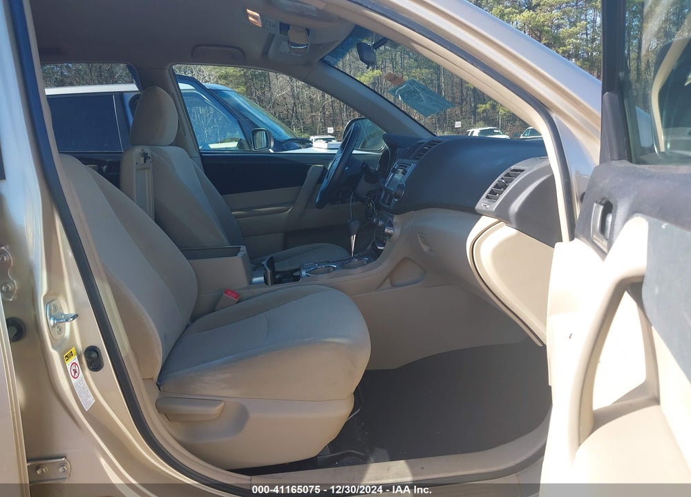 2013 TOYOTA HIGHLANDER BASE PLUS VIN: 5TDZA3EH8DS033044