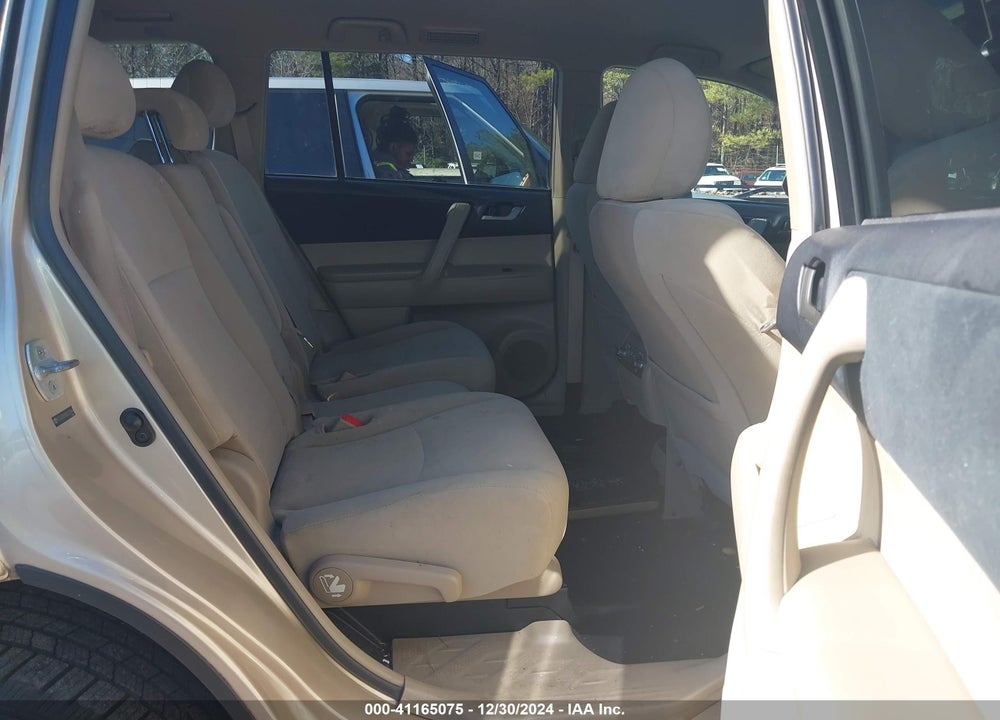 2013 TOYOTA HIGHLANDER BASE PLUS VIN: 5TDZA3EH8DS033044