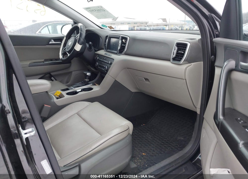 2017 KIA SPORTAGE EX VIN: KNDPNCAC7H7135411
