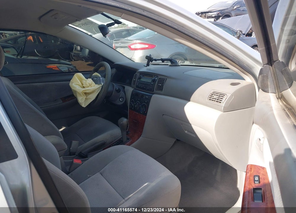 2005 TOYOTA COROLLA LE VIN: 1NXBR32E95Z460052