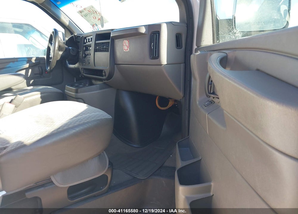 2005 CHEVROLET EXPRESS VIN: 1GAHG35U251234369