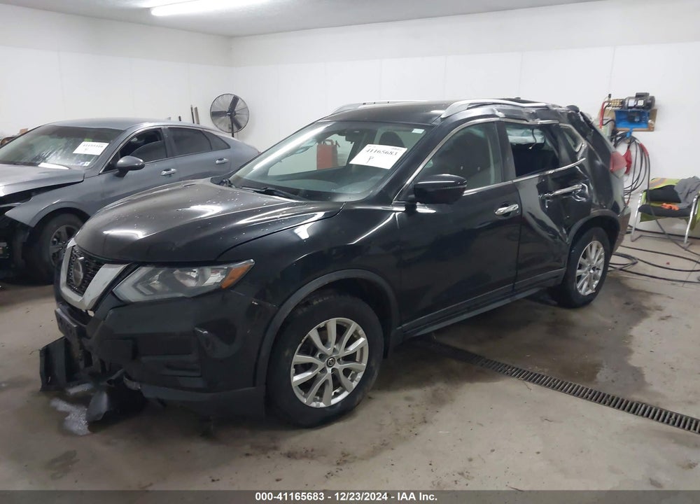 2018 NISSAN ROGUE VIN: KNMAT2MV0JP560574