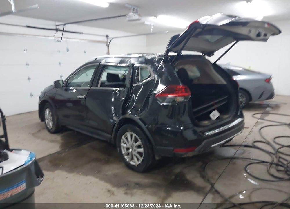2018 NISSAN ROGUE VIN: KNMAT2MV0JP560574