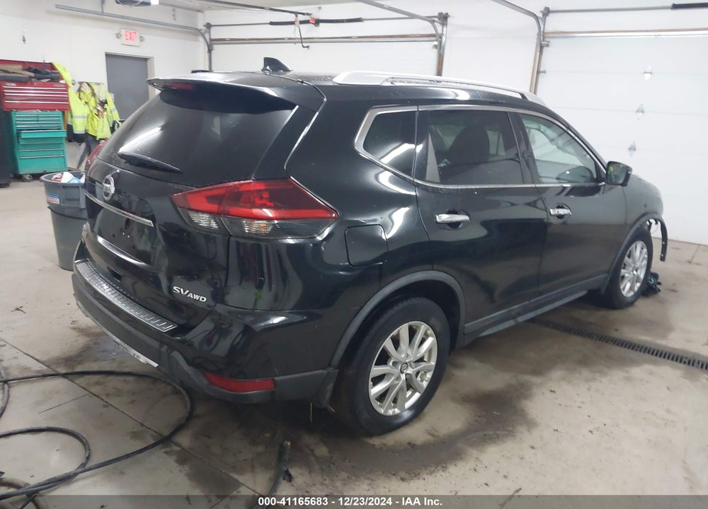 2018 NISSAN ROGUE VIN: KNMAT2MV0JP560574