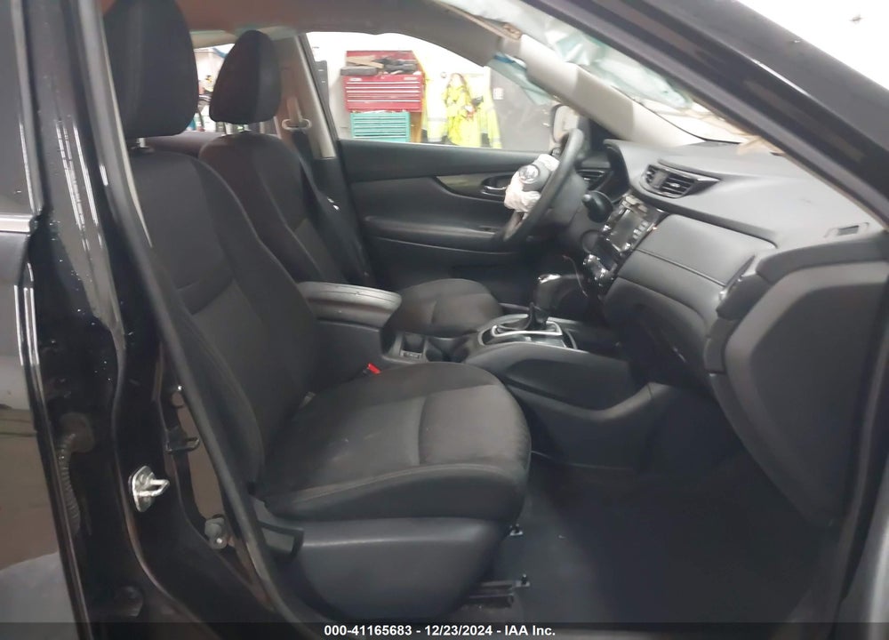 2018 NISSAN ROGUE VIN: KNMAT2MV0JP560574