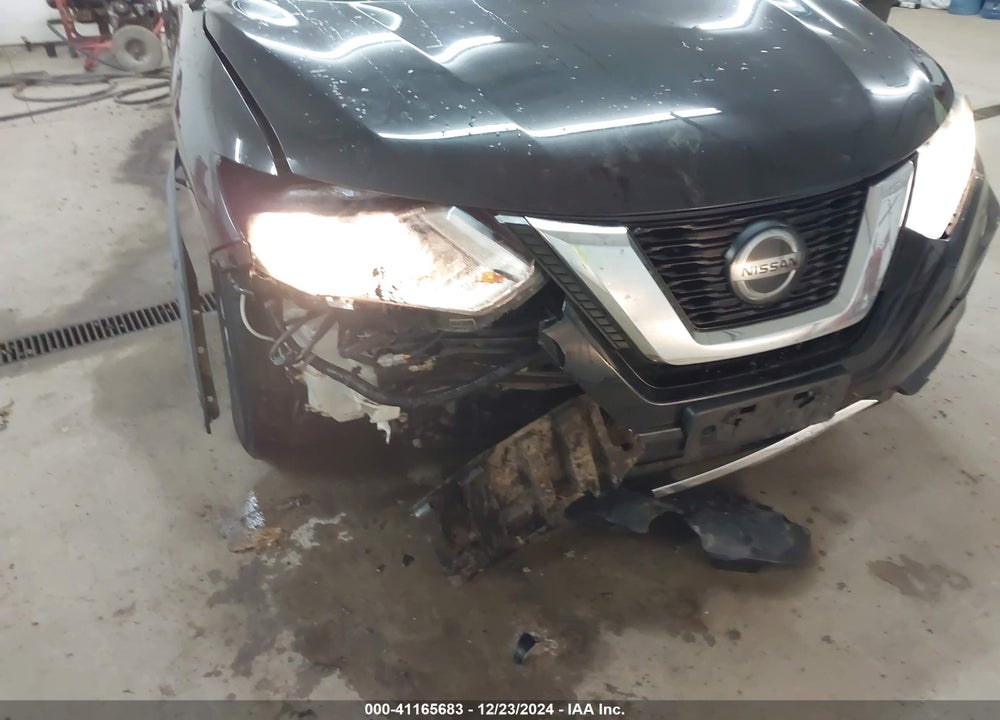 2018 NISSAN ROGUE VIN: KNMAT2MV0JP560574