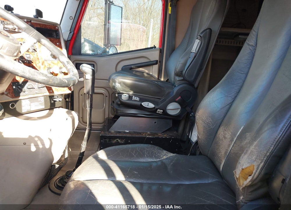 2006 INTERNATIONAL 9400 9400I VIN: 2HSCNAPR56C318603