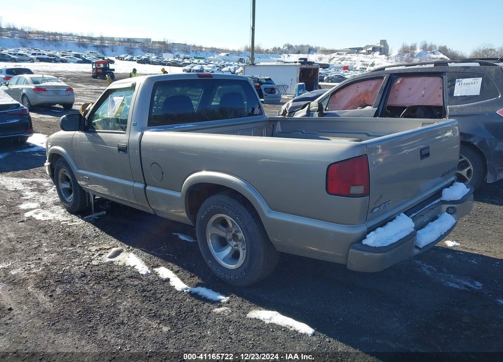 2002 CHEVROLET S-10 LS VIN: 1GCCS14W728151482