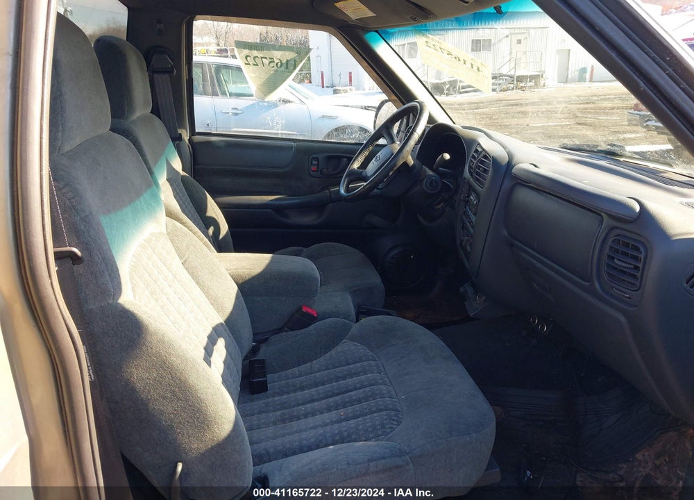 2002 CHEVROLET S-10 LS VIN: 1GCCS14W728151482