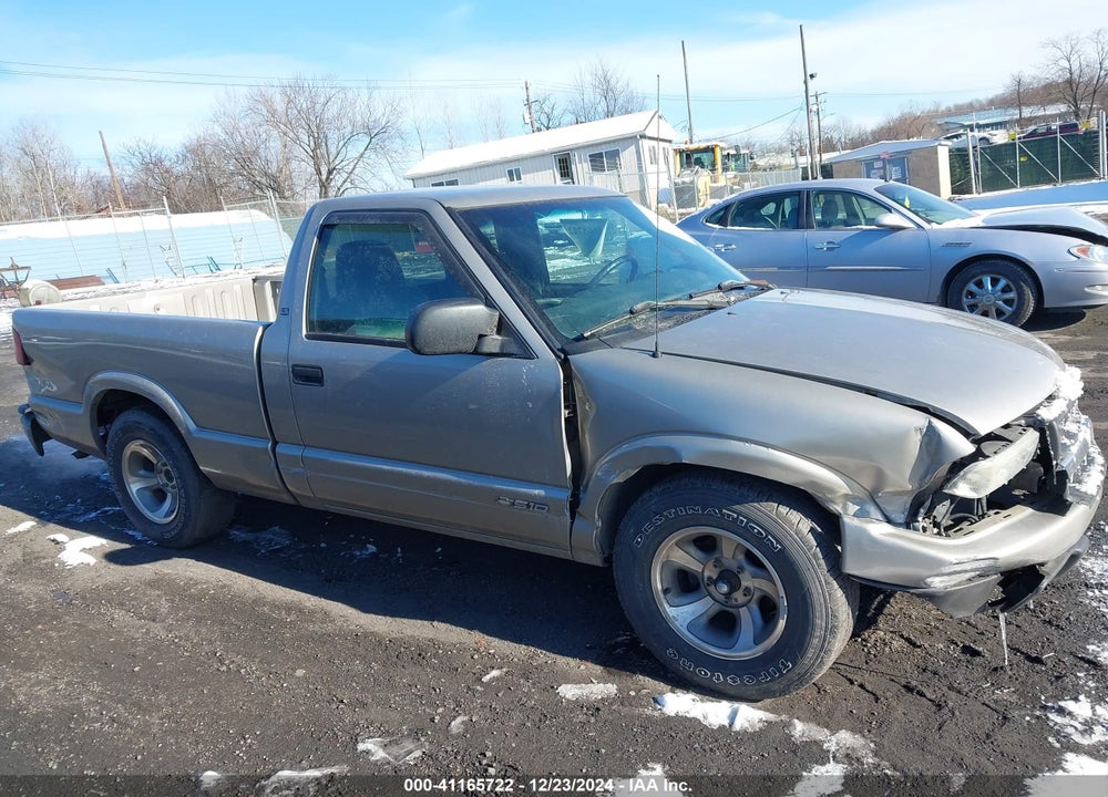 2002 CHEVROLET S-10 LS VIN: 1GCCS14W728151482