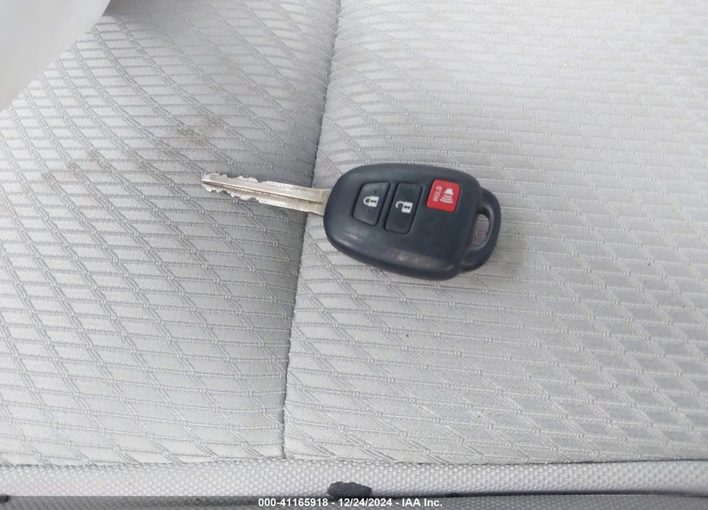 2019 TOYOTA HIGHLANDER LE VIN: 5TDBZRFH5KS746704