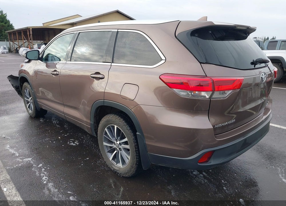 2017 TOYOTA HIGHLANDER XLE VIN: 5TDJZRFH5HS404903