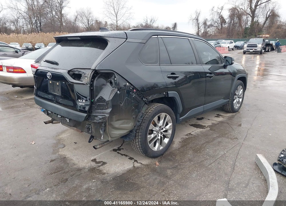 2019 TOYOTA RAV4 XLE PREMIUM VIN: JTMA1RFV5KD004274