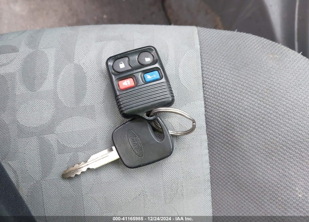 2005 FORD FOCUS ZX4 VIN: 1FAFP34N85W200440