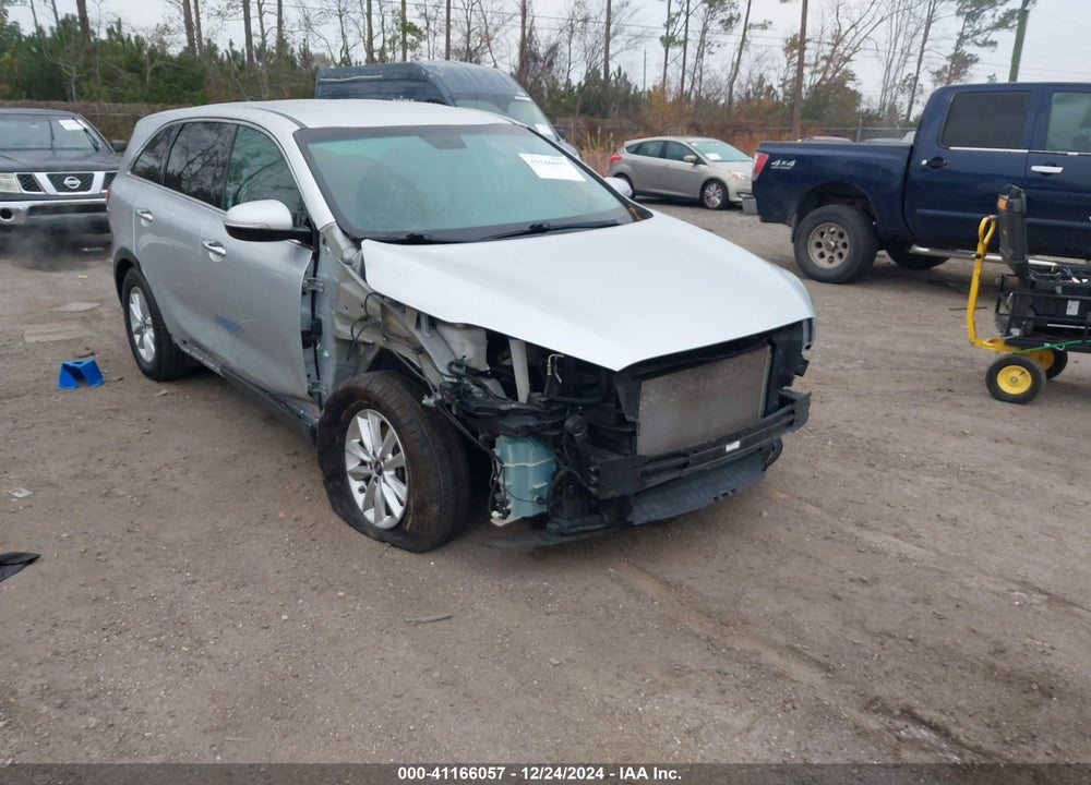 2019 KIA SORENTO 3.3L LX VIN: 5XYPG4A56KG573610