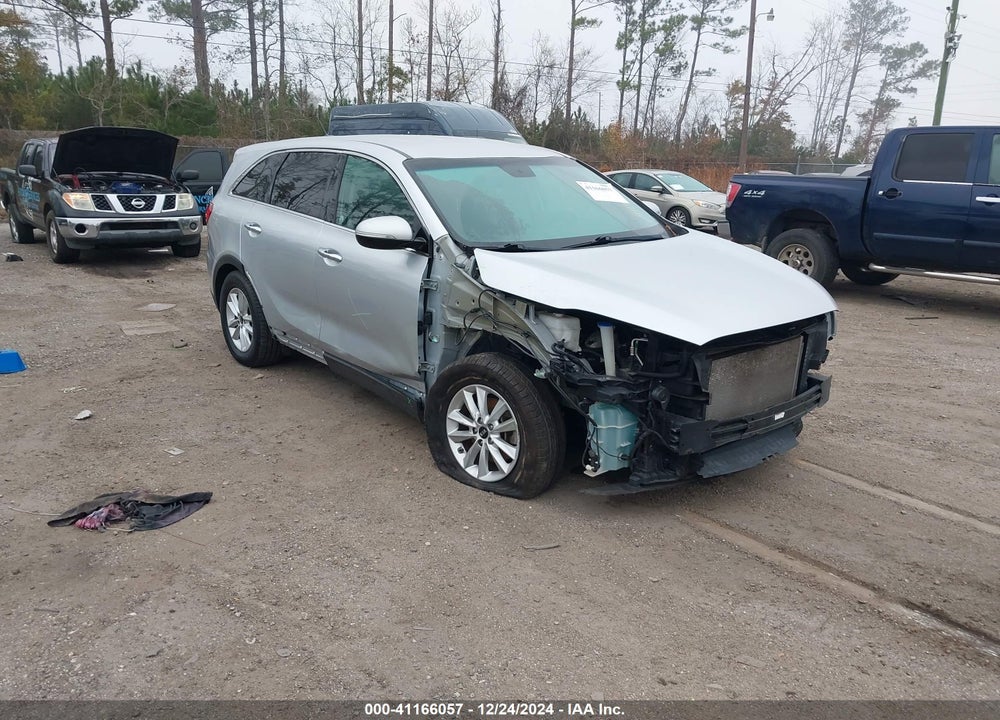 2019 KIA SORENTO 3.3L LX VIN: 5XYPG4A56KG573610