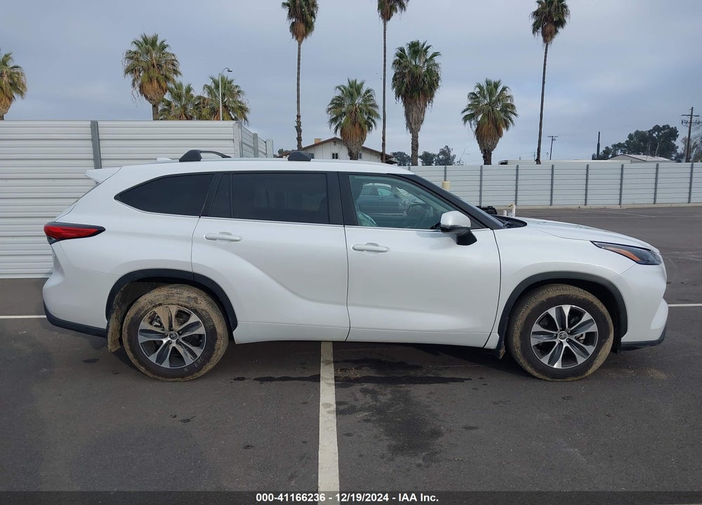 2023 TOYOTA HIGHLANDER XLE VIN: 5TDKDRBH8PS526341