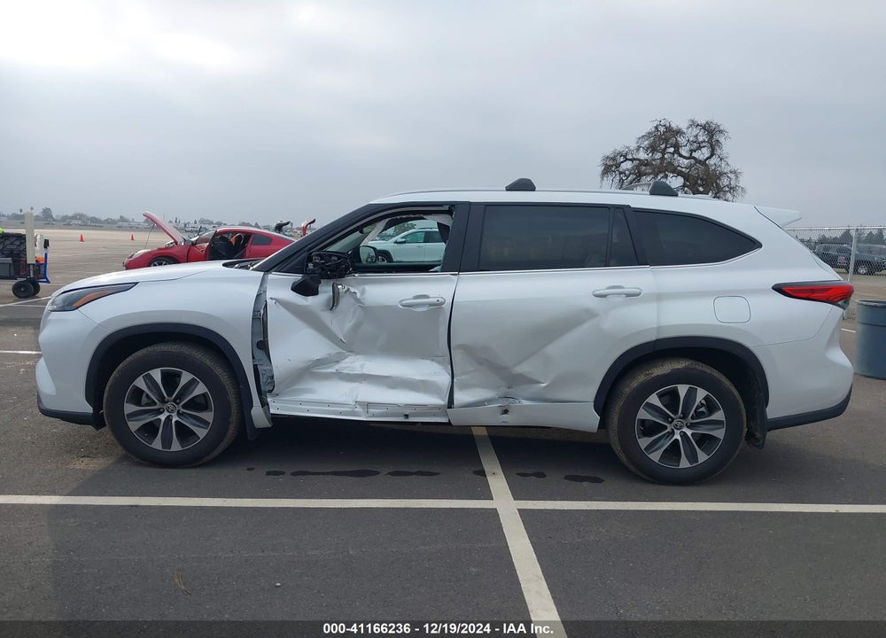 2023 TOYOTA HIGHLANDER XLE VIN: 5TDKDRBH8PS526341