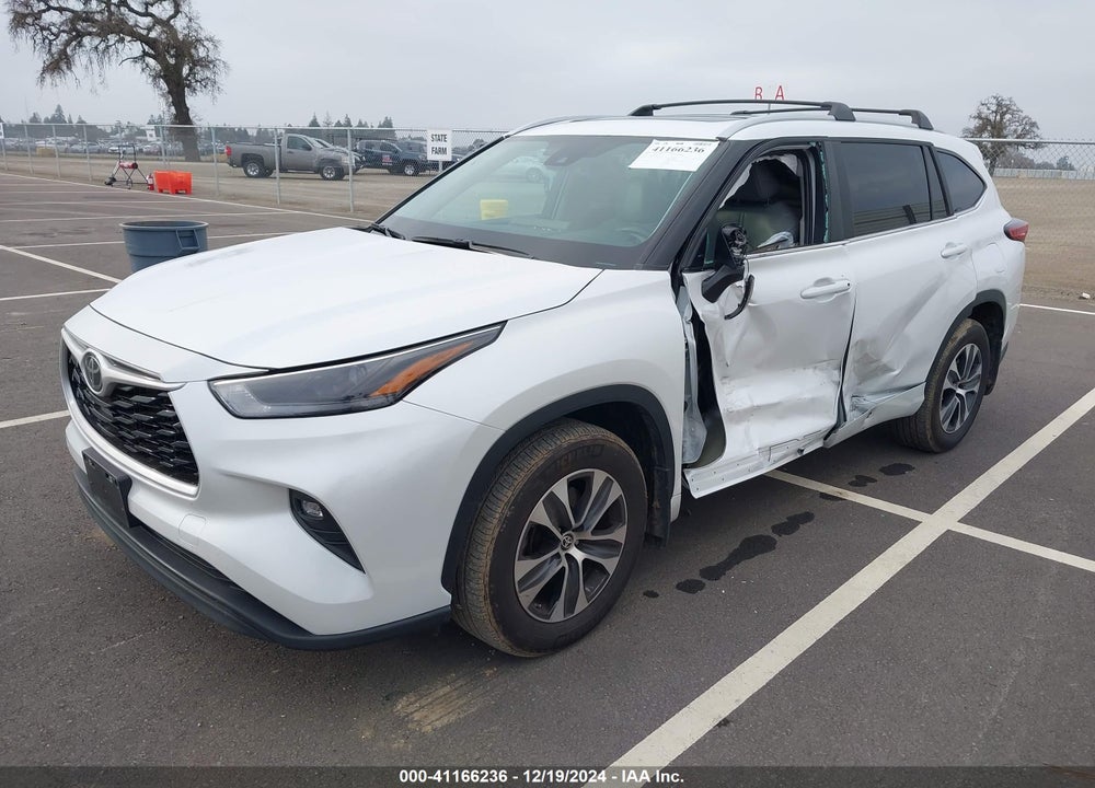2023 TOYOTA HIGHLANDER XLE VIN: 5TDKDRBH8PS526341