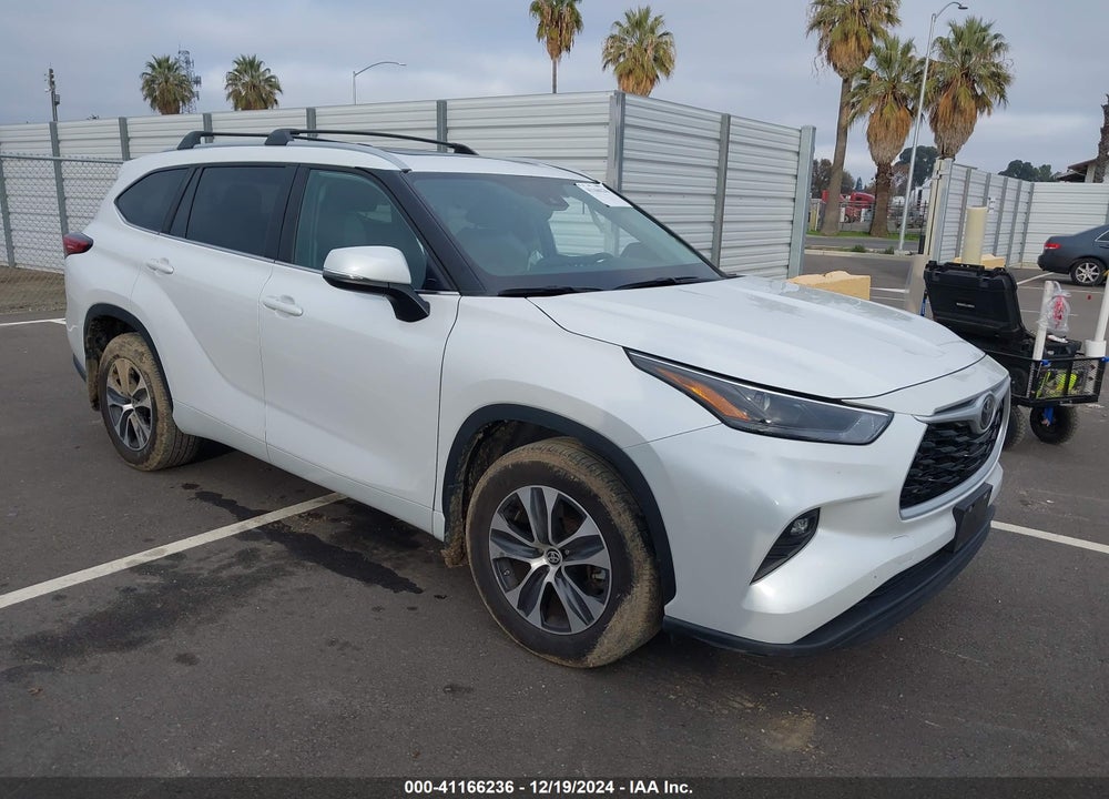 2023 TOYOTA HIGHLANDER XLE VIN: 5TDKDRBH8PS526341