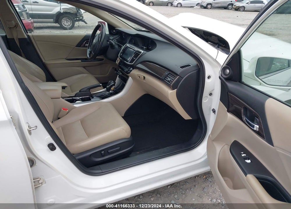 2016 HONDA ACCORD VIN: 1HGCR2F83GA146023
