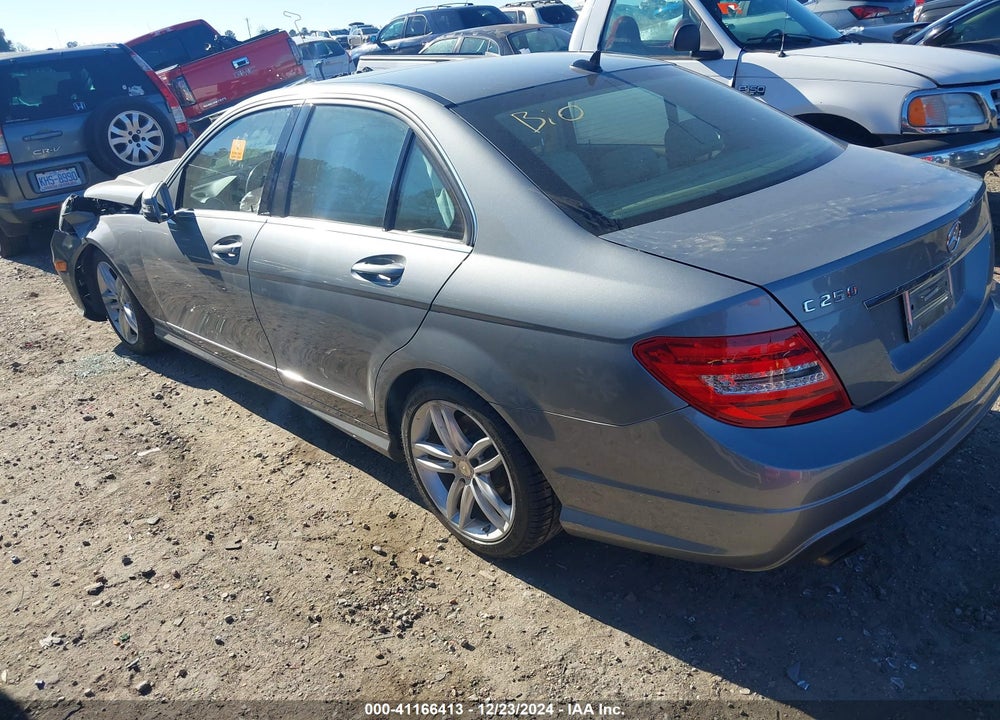 2013 MERCEDES-BENZ C 250 LUXURY/SPORT VIN: WDDGF4HB5DR278913