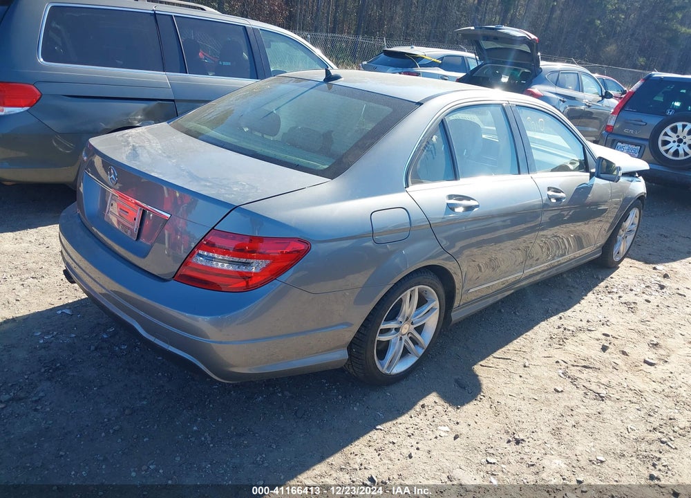 2013 MERCEDES-BENZ C 250 LUXURY/SPORT VIN: WDDGF4HB5DR278913