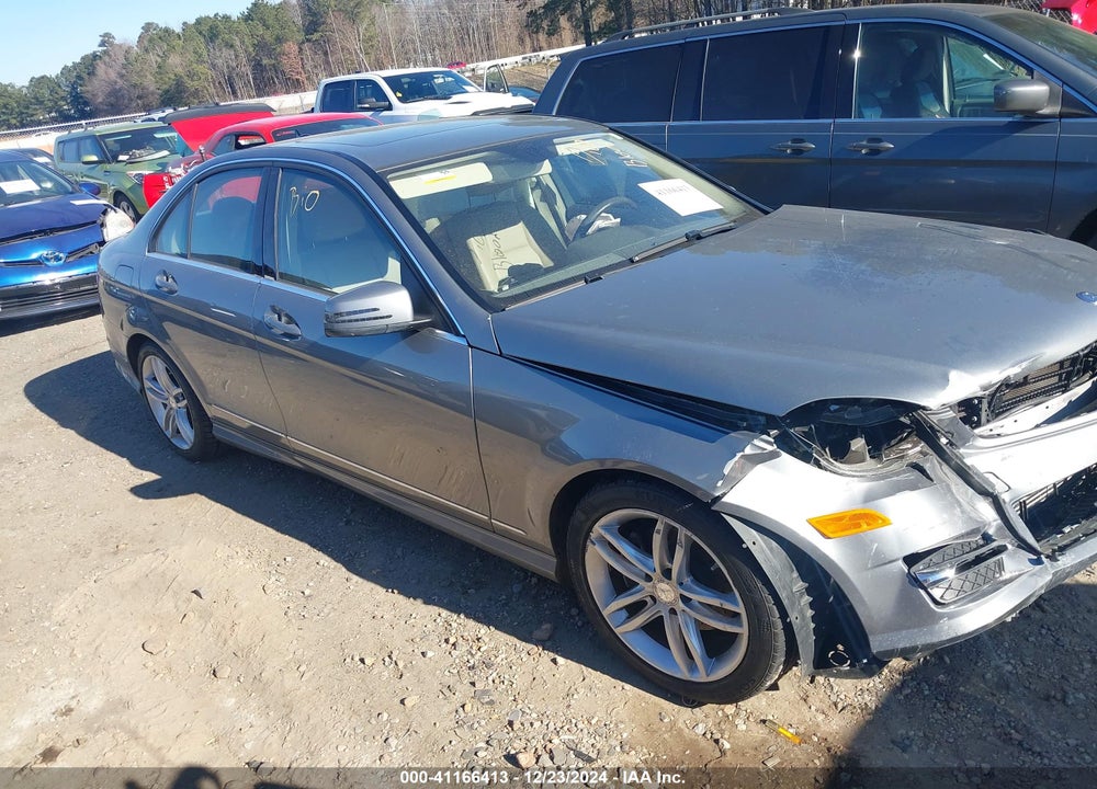 2013 MERCEDES-BENZ C 250 LUXURY/SPORT VIN: WDDGF4HB5DR278913