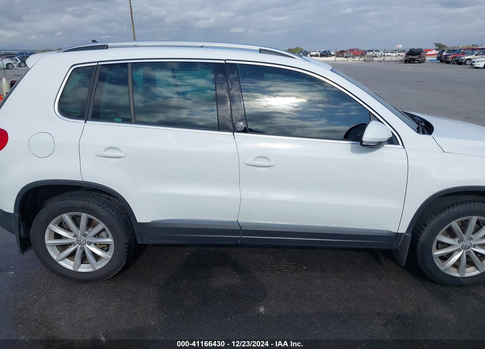 2017 VOLKSWAGEN TIGUAN VIN: WVGRV7AX6HK006975