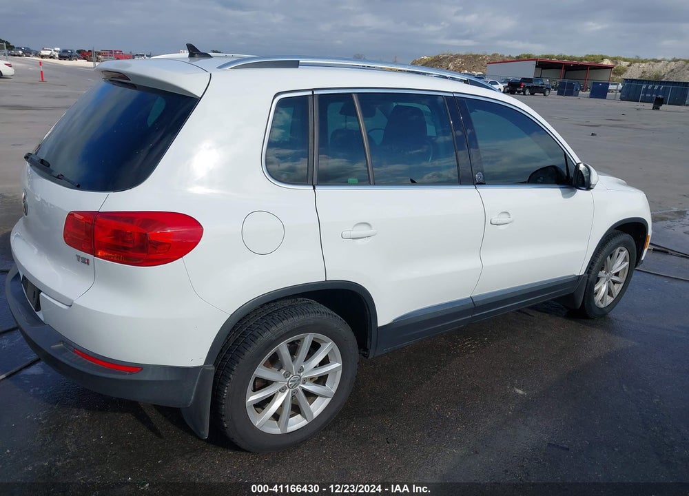 2017 VOLKSWAGEN TIGUAN VIN: WVGRV7AX6HK006975