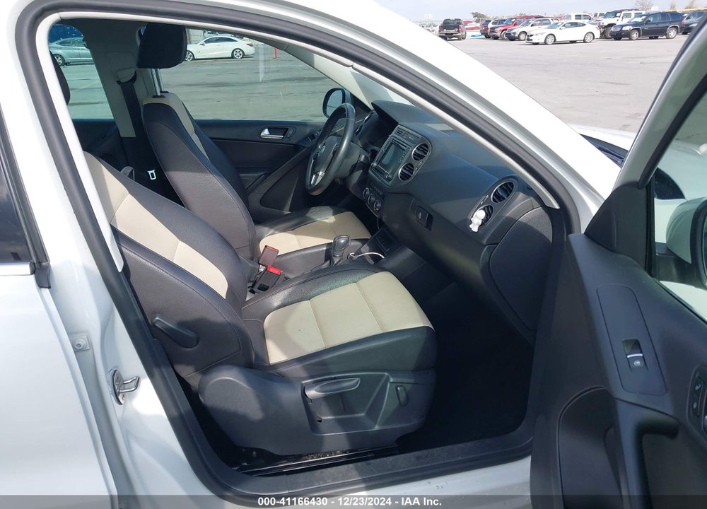 2017 VOLKSWAGEN TIGUAN VIN: WVGRV7AX6HK006975