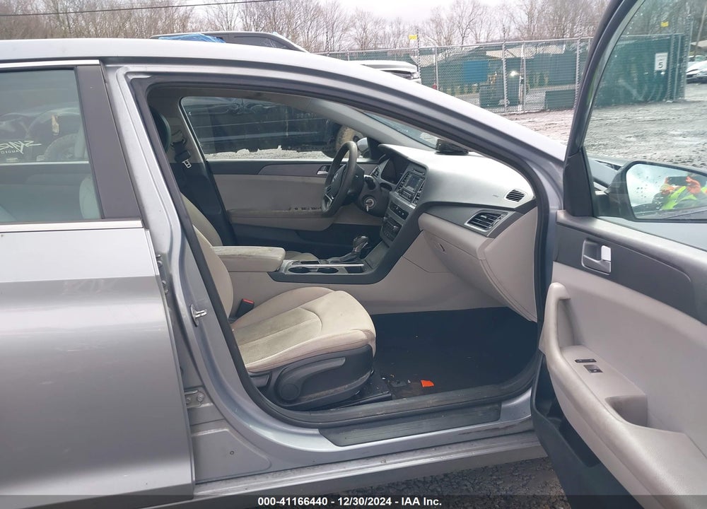 2015 HYUNDAI SONATA VIN: 5NPE24AF4FH197860