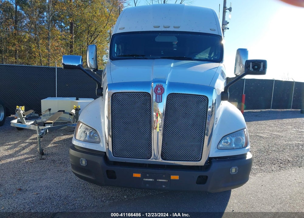 2011 KENWORTH T700 T700 VIN: 1XKFDP9X8BJ293039