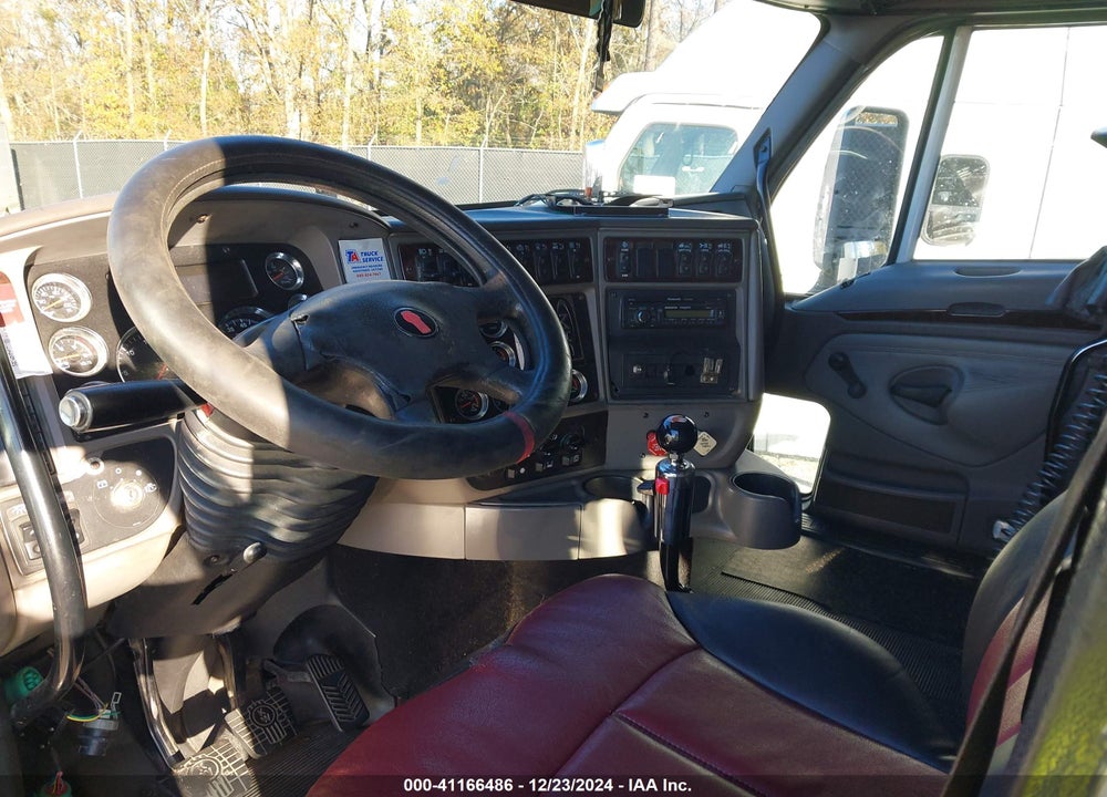 2011 KENWORTH T700 T700 VIN: 1XKFDP9X8BJ293039