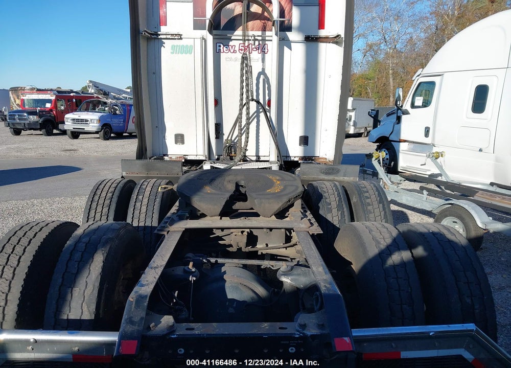 2011 KENWORTH T700 T700 VIN: 1XKFDP9X8BJ293039