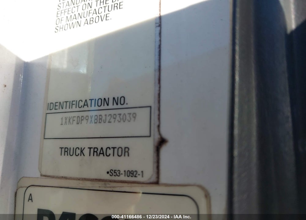 2011 KENWORTH T700 T700 VIN: 1XKFDP9X8BJ293039
