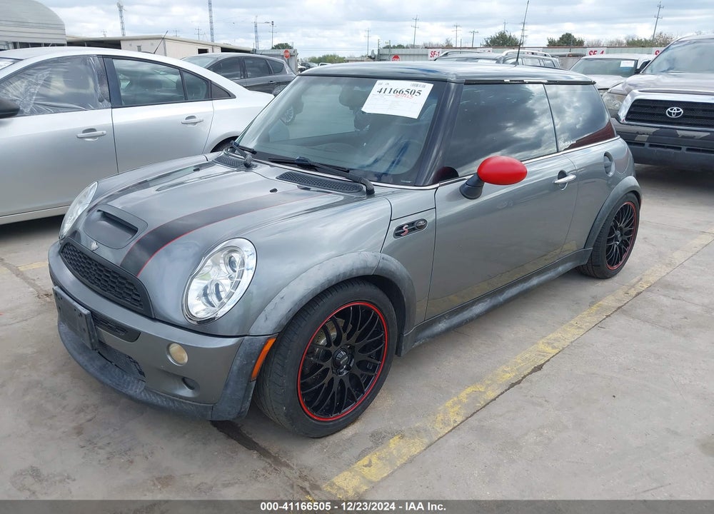 2005 MINI COOPER S VIN: WMWRE33555TL13887