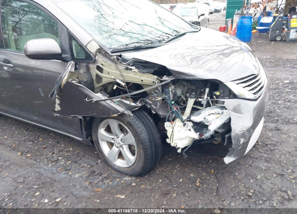 2011 TOYOTA SIENNA LE V6 VIN: 5TDKK3DC1BS058949