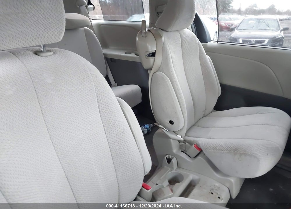 2011 TOYOTA SIENNA LE V6 VIN: 5TDKK3DC1BS058949