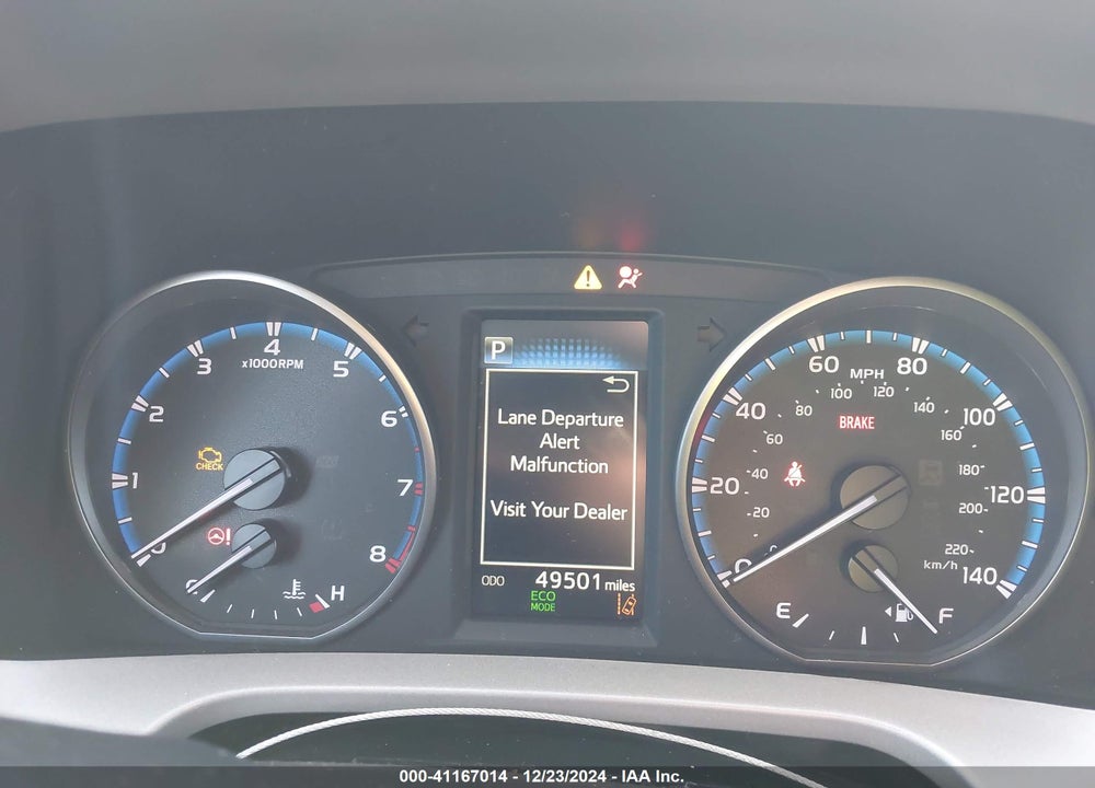2018 TOYOTA RAV4 LE VIN: 2T3BFREV3JW823728