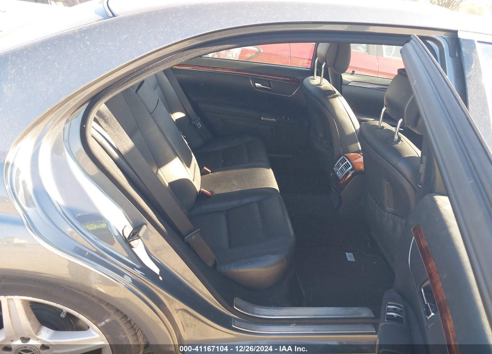 2011 MERCEDES-BENZ S 550 VIN: WDDNG7BB0BA408610