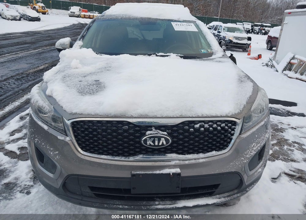 2016 KIA SORENTO 3.3L LX VIN: 5XYPGDA57GG172641