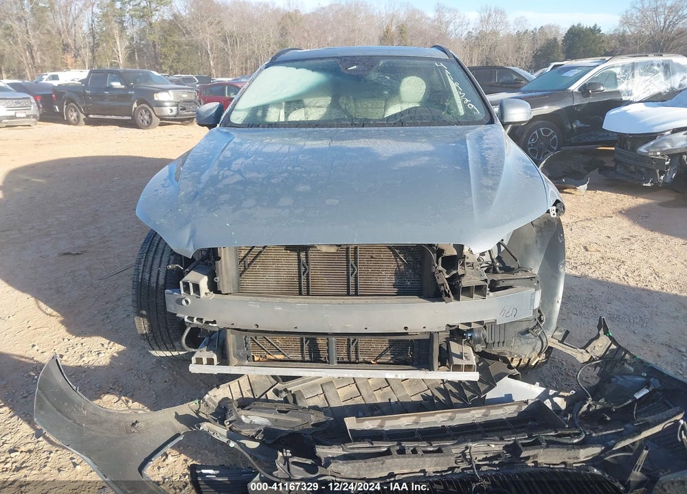 2022 VOLVO XC60 B5 MOMENTUM VIN: YV4L12RK9N1906642