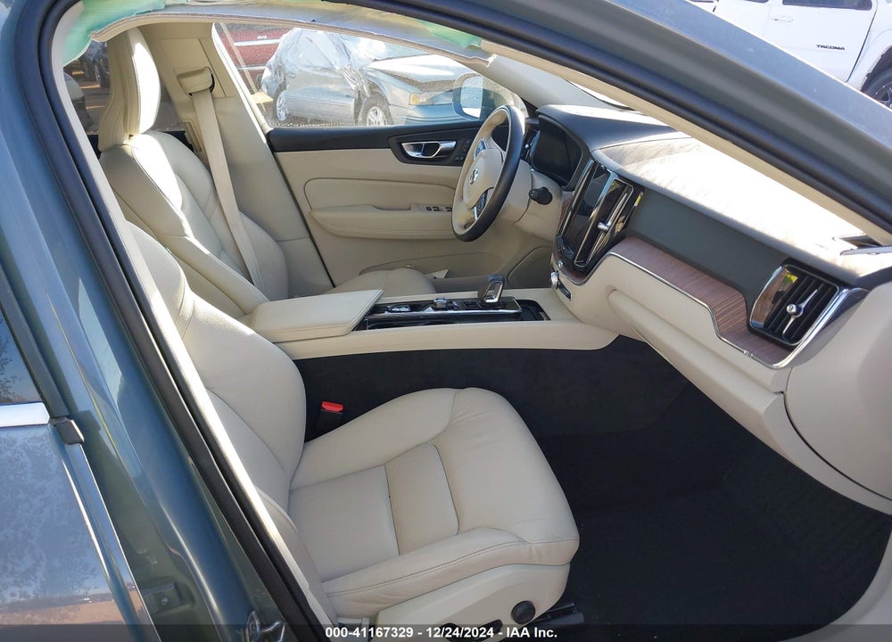 2022 VOLVO XC60 B5 MOMENTUM VIN: YV4L12RK9N1906642