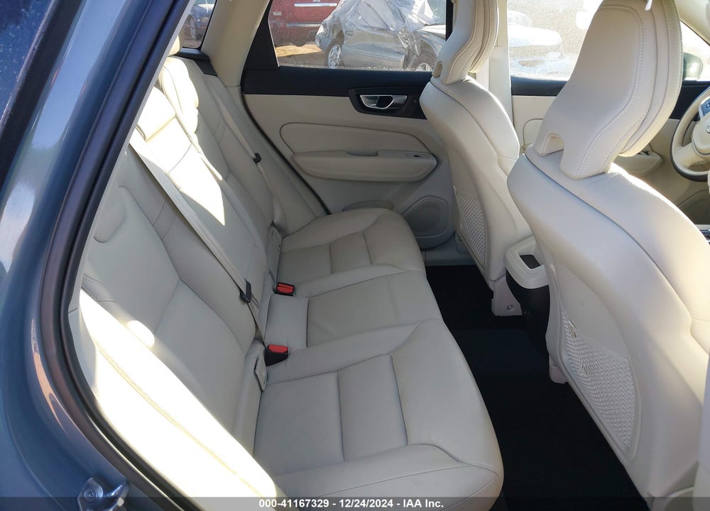 2022 VOLVO XC60 B5 MOMENTUM VIN: YV4L12RK9N1906642