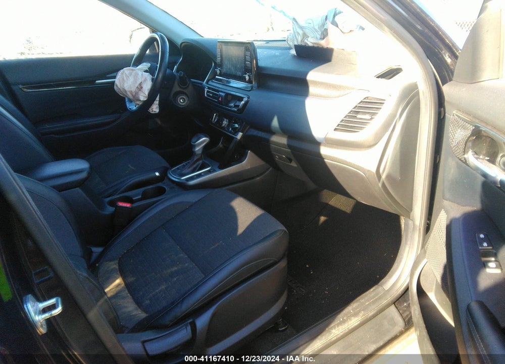 2021 KIA SELTOS VIN: KNDEUCAA2M7121452