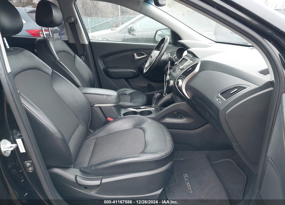 2012 HYUNDAI TUCSON GLS VIN: KM8JUCACXCU492886