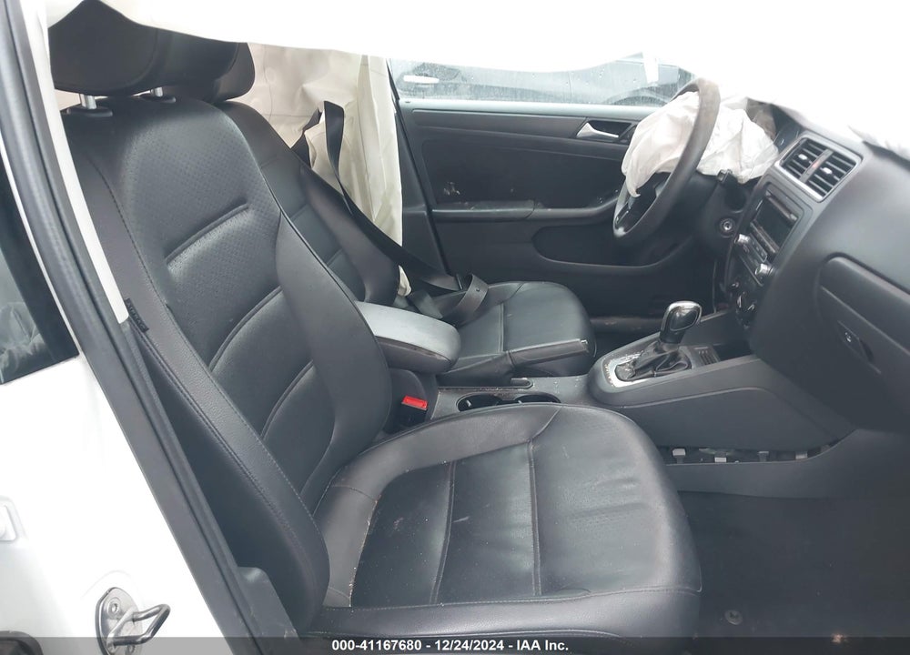2014 VOLKSWAGEN JETTA VIN: 3VWD17AJ3EM264605