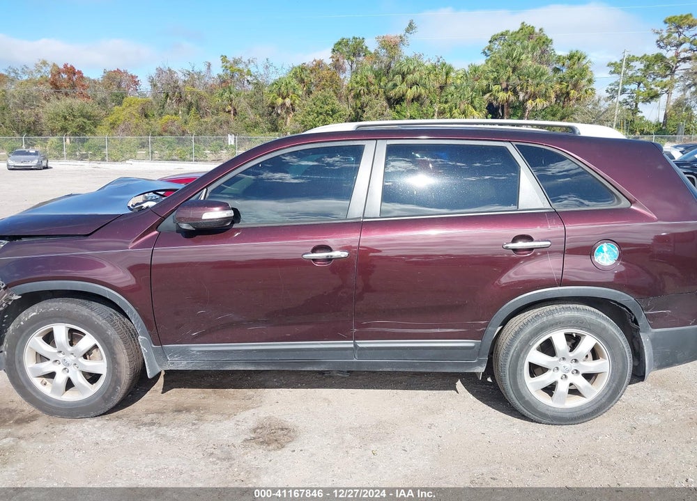 2013 KIA SORENTO LX VIN: 5XYKT3A6XDG387175